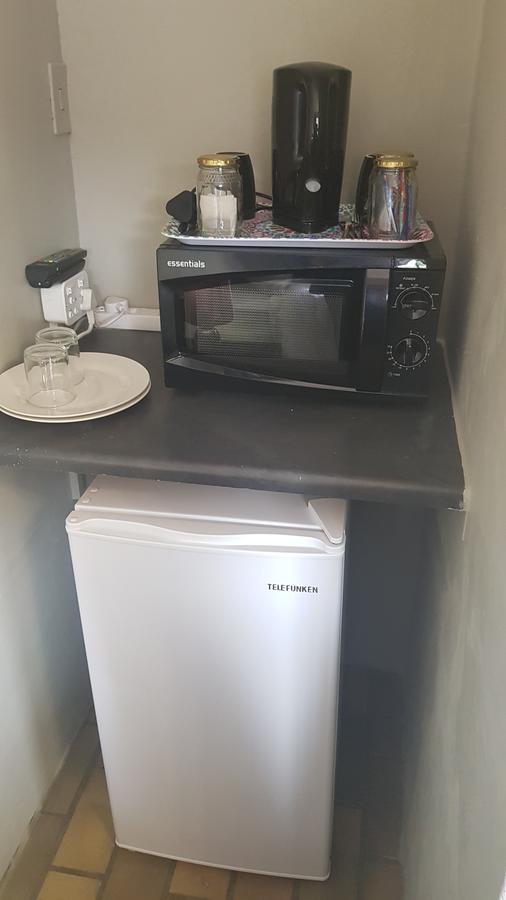 Favour Guest House 폴로콰네 외부 사진